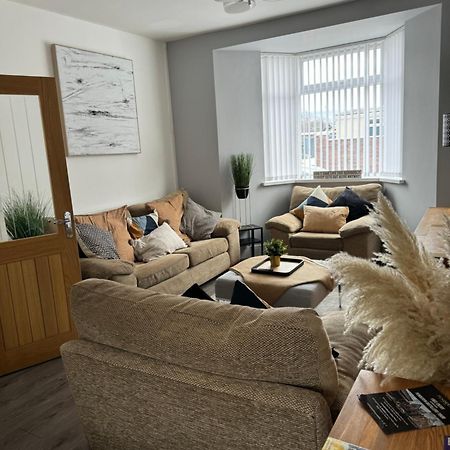 אברדייר Modern, Spacious And Central Location מראה חיצוני תמונה