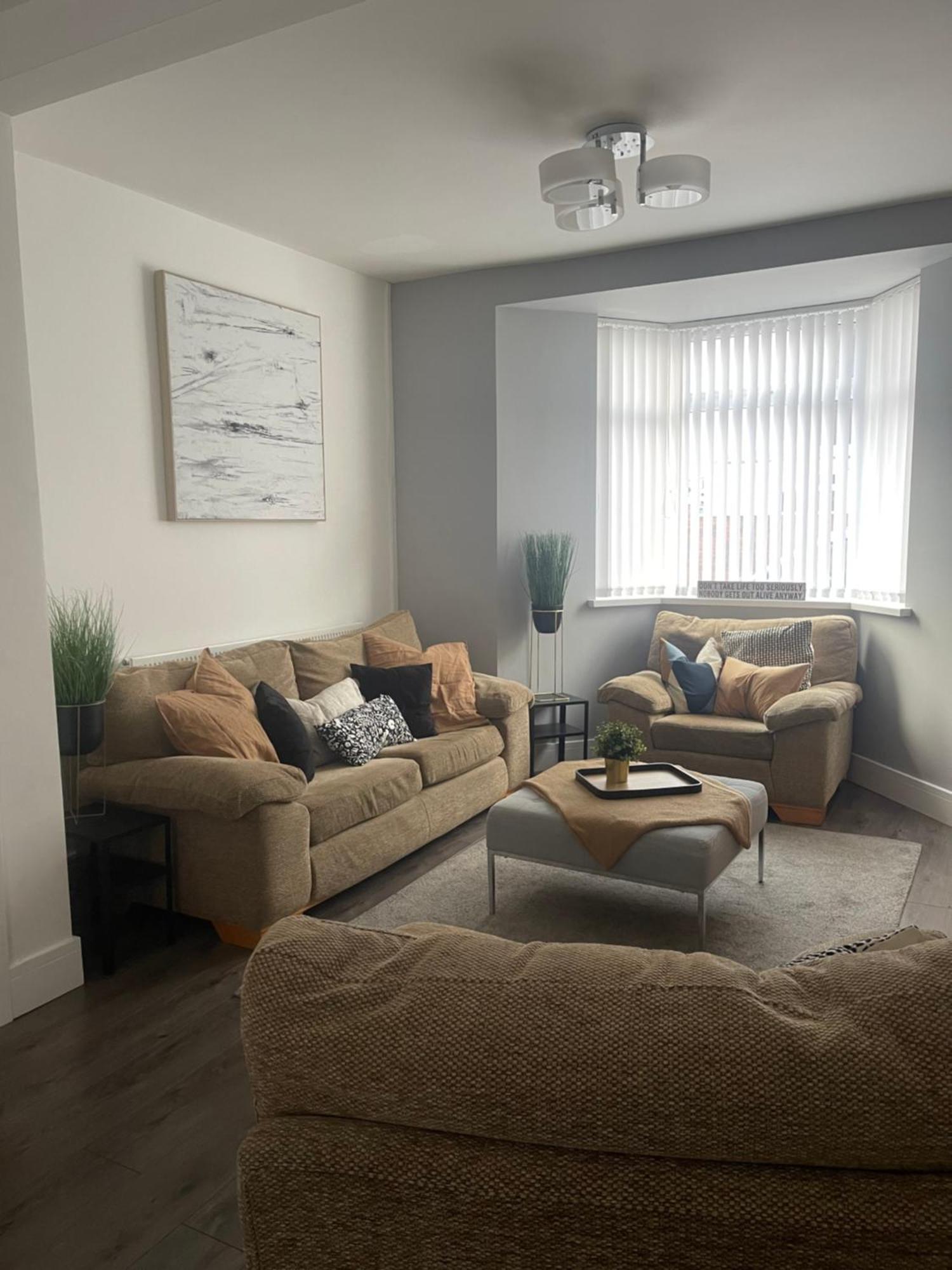 אברדייר Modern, Spacious And Central Location מראה חיצוני תמונה