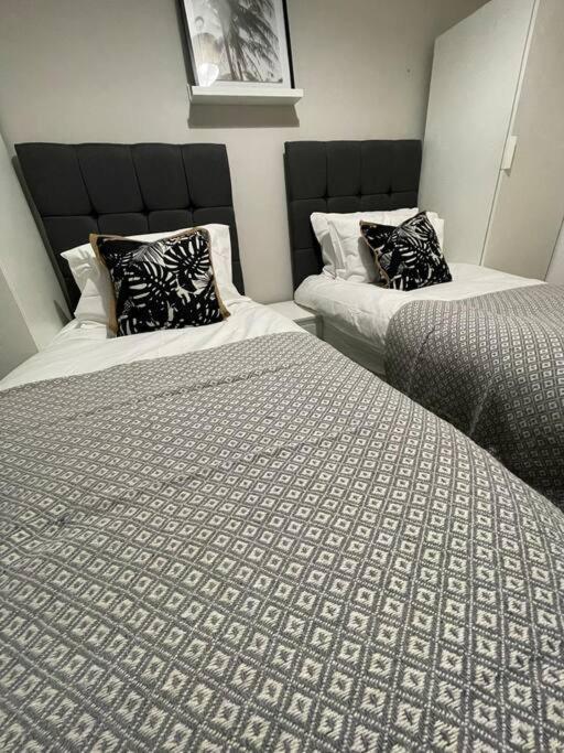 אברדייר Modern, Spacious And Central Location מראה חיצוני תמונה