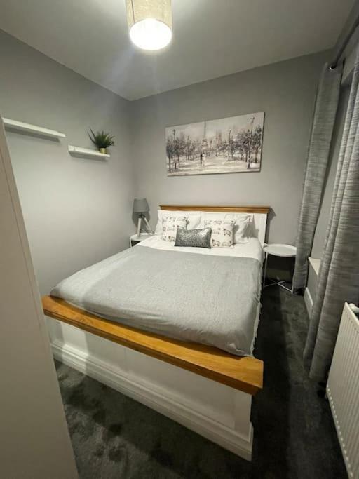 אברדייר Modern, Spacious And Central Location מראה חיצוני תמונה