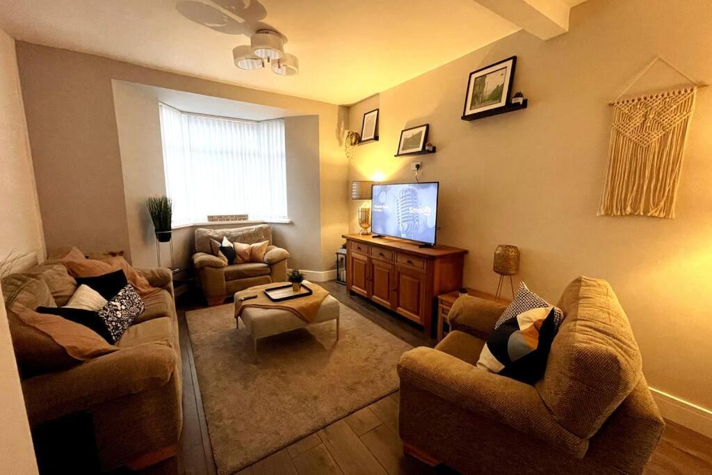 אברדייר Modern, Spacious And Central Location מראה חיצוני תמונה