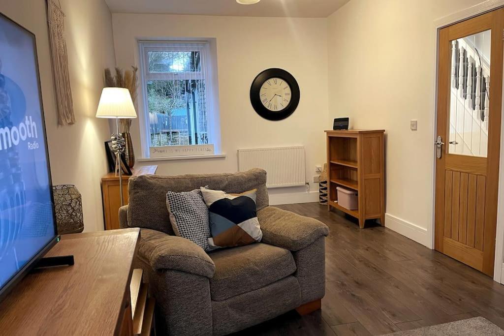 אברדייר Modern, Spacious And Central Location מראה חיצוני תמונה